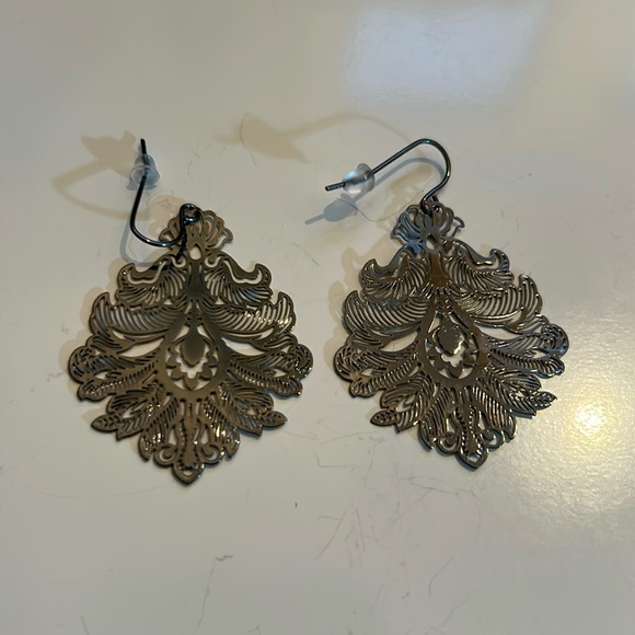 Metal earrings - Picture 2 of 3